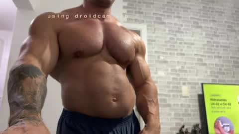 couplemuscle40 online show from June 16, 2026, 11:29 pm