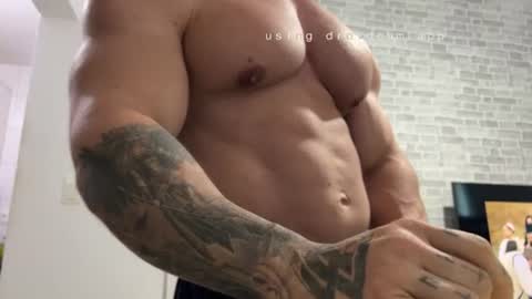 couplemuscle40 online show from June 17, 2026, 7:26 pm