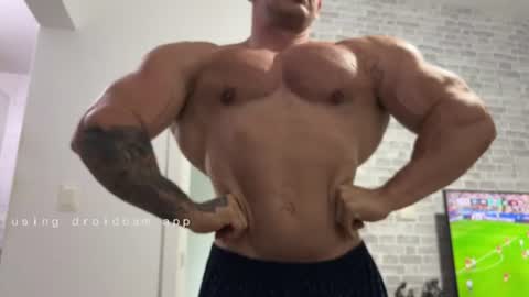 couplemuscle40 online show from June 22, 2026, 6:27 pm