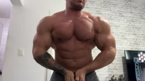 couplemuscle40 online show from July 23, 2026, 5:44 pm