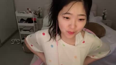 cozykorean online show from May 18, 2026, 1:24 am