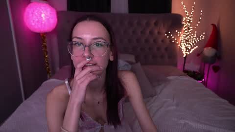 cozymell online show from January 17, 2025, 6:02 pm