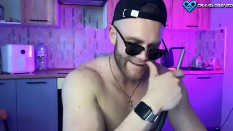 Snapshot of cravelorenzo chatting on August 5, 2026, 3:48 pm CraveLorenzo online show from August 5, 2026, 3:48 pm