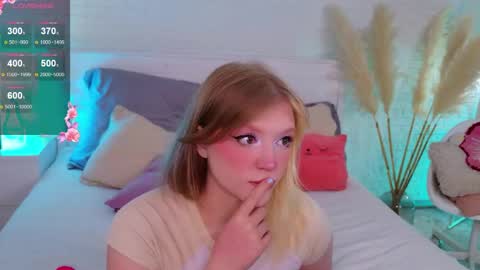 Snapshot of crazy__wine chatting on May 28, 2026, 10:18 pm Sonya online show from May 28, 2026, 10:18 pm