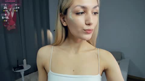 Snapshot of crazy_selfi chatting on January 27, 2025, 7:56 pm Emma online show from January 27, 2025, 7:56 pm