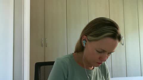 Snapshot of crazyanny chatting on February 17, 2025, 10:51 am Anny online show from February 17, 2025, 10:51 am