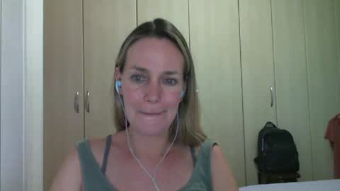 Snapshot of crazyanny chatting on February 25, 2025, 9:13 pm Anny online show from February 25, 2025, 9:13 pm