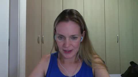 Snapshot of crazyanny chatting on February 28, 2025, 10:06 pm Anny online show from February 28, 2025, 10:06 pm