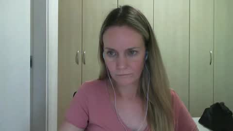 Snapshot of crazyanny chatting on March 4, 2025, 9:54 pm Anny online show from March 4, 2025, 9:54 pm