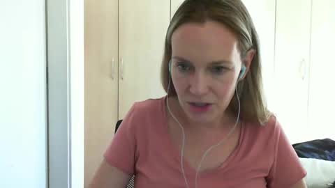 Snapshot of crazyanny chatting on March 5, 2025, 1:17 pm Anny online show from March 5, 2025, 1:17 pm