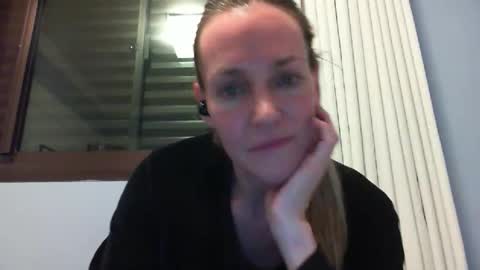 Snapshot of crazyanny chatting on October 4, 2025, 12:52 am Anny online show from October 4, 2025, 12:52 am