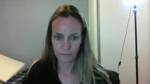 Snapshot of crazyanny chatting on October 22, 2025, 10:53 pm Anny online show from October 22, 2025, 10:53 pm