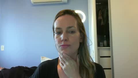 Snapshot of crazyanny chatting on October 28, 2025, 10:19 am Anny online show from October 28, 2025, 10:19 am