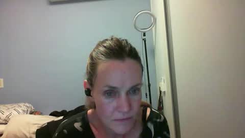 Snapshot of crazyanny chatting on November 3, 2025, 12:24 am Anny online show from November 3, 2025, 12:24 am