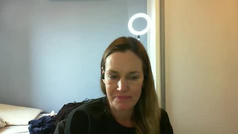 Snapshot of crazyanny chatting on November 3, 2025, 12:28 pm Anny online show from November 3, 2025, 12:28 pm