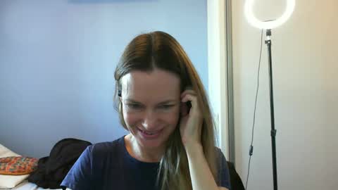 Snapshot of crazyanny chatting on November 5, 2025, 10:59 am Anny online show from November 5, 2025, 10:59 am