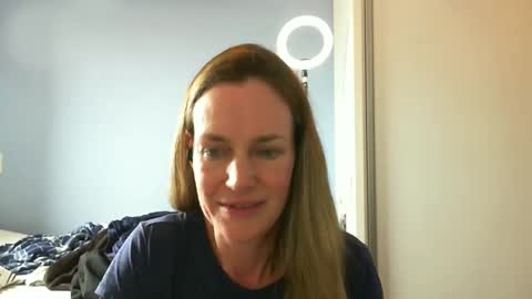 Snapshot of crazyanny chatting on November 6, 2025, 3:35 pm Anny online show from November 6, 2025, 3:35 pm