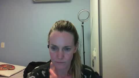 Snapshot of crazyanny chatting on November 8, 2025, 12:11 am Anny online show from November 8, 2025, 12:11 am