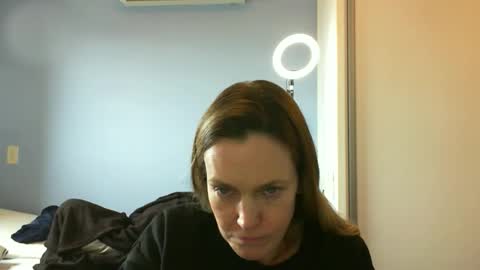 Snapshot of crazyanny chatting on November 10, 2025, 10:47 am Anny online show from November 10, 2025, 10:47 am