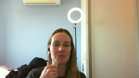 Snapshot of crazyanny chatting on November 11, 2025, 4:07 pm Anny online show from November 11, 2025, 4:07 pm