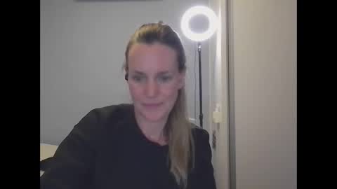 Snapshot of crazyanny chatting on November 13, 2025, 11:47 pm Anny online show from November 13, 2025, 11:47 pm