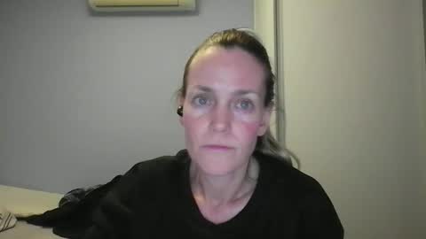 Snapshot of crazyanny chatting on November 15, 2025, 12:19 am Anny online show from November 15, 2025, 12:19 am