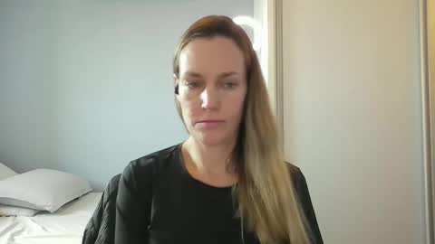 Snapshot of crazyanny chatting on November 19, 2025, 10:48 am Anny online show from November 19, 2025, 10:48 am