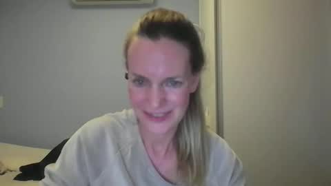 Snapshot of crazyanny chatting on November 22, 2025, 12:20 am Anny online show from November 22, 2025, 12:20 am
