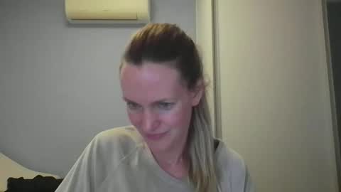 Snapshot of crazyanny chatting on November 23, 2025, 12:43 am Anny online show from November 23, 2025, 12:43 am