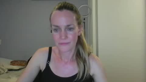 Snapshot of crazyanny chatting on December 3, 2025, 12:51 am Anny online show from December 3, 2025, 12:51 am