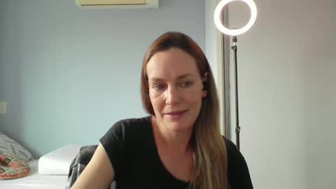 Snapshot of crazyanny chatting on December 3, 2025, 4:49 pm Anny online show from December 3, 2025, 4:49 pm