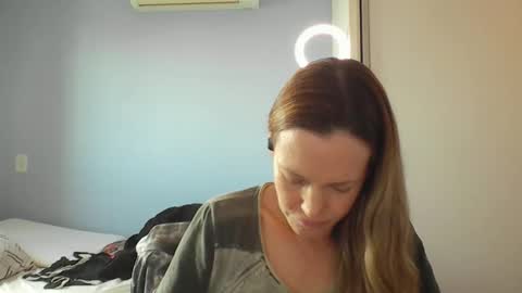 Snapshot of crazyanny chatting on December 4, 2025, 10:46 am Anny online show from December 4, 2025, 10:46 am