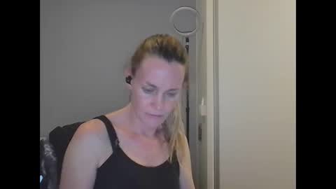 Snapshot of crazyanny chatting on December 5, 2025, 12:19 am Anny online show from December 5, 2025, 12:19 am