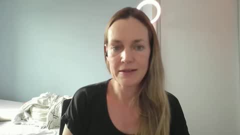 Snapshot of crazyanny chatting on December 15, 2025, 4:33 pm Anny online show from December 15, 2025, 4:33 pm