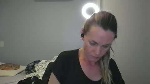 Snapshot of crazyanny chatting on December 19, 2025, 12:28 am Anny online show from December 19, 2025, 12:28 am