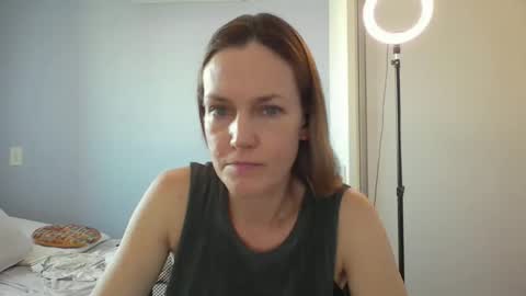 Snapshot of crazyanny chatting on December 23, 2025, 10:46 am Anny online show from December 23, 2025, 10:46 am