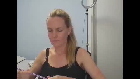 Snapshot of crazyanny chatting on January 9, 2026, 12:24 am Anny online show from January 9, 2026, 12:24 am