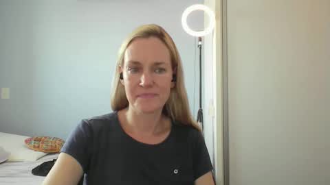 Snapshot of crazyanny chatting on January 12, 2026, 12:32 pm Anny online show from January 12, 2026, 12:32 pm