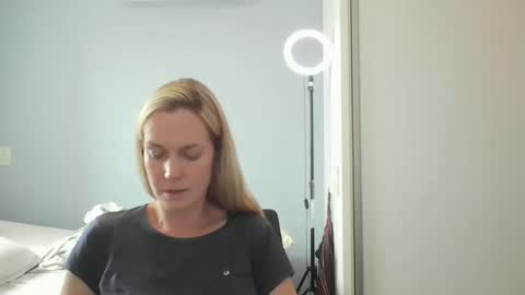 Snapshot of crazyanny chatting on January 15, 2026, 4:11 pm Anny online show from January 15, 2026, 4:11 pm