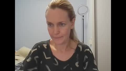 Anny online show from April 9, 2026, 12:32 am