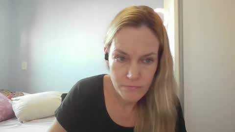 Anny online show from April 16, 2026, 10:49 am