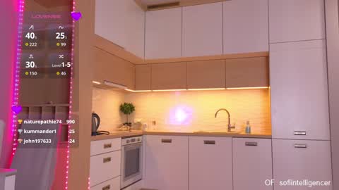 Snapshot of crazybabyyy chatting on November 8, 2025, 12:55 am Valeri Val online show from November 8, 2025, 12:55 am