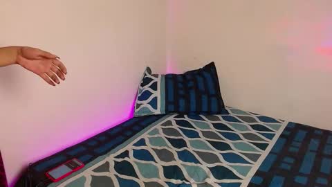 Mely online show from February 11, 2026, 5:45 am