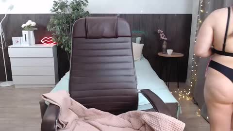 Crazyy Girl  online show from December 22, 2024, 8:49 am