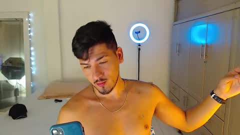 Snapshot of crazyybull chatting on November 25, 2025, 4:01 am Bull online show from November 25, 2025, 4:01 am