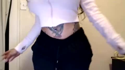 Snapshot of creamyexotica chatting on February 3, 2025, 4:04 am CreamyExotica online show from February 3, 2025, 4:04 am