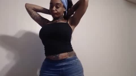 Snapshot of creamyexotica chatting on September 17, 2025, 1:02 pm CreamyExotica online show from September 17, 2025, 1:02 pm