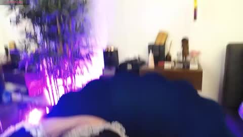 Snapshot of creamyinkk chatting on April 20, 2026, 5:43 am Sophie online show from April 20, 2026, 5:43 am