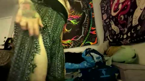 creamykellz online show from October 12, 2025, 1:54 pm