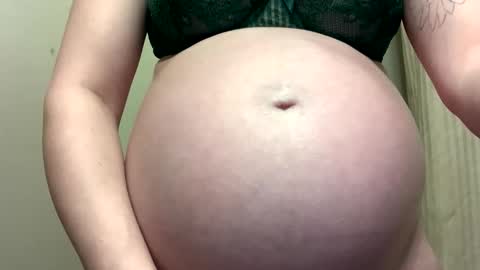 Snapshot of creative_k chatting on February 1, 2026, 2:37 pm Breed me daddy online show from February 1, 2026, 2:37 pm